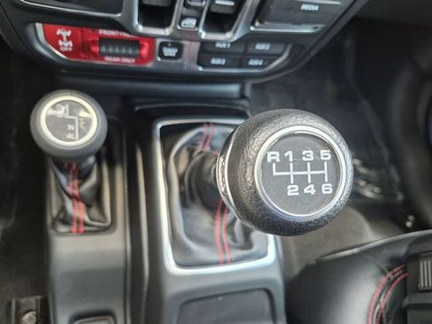 Used 2019 Jeep Wrangler Unlimited Rubicon w/ Dual Top Group AWD/4WD image 12