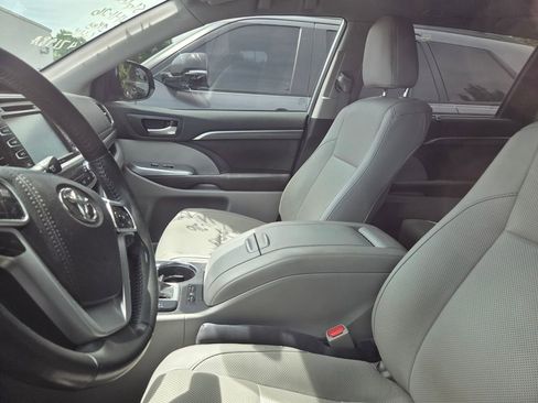 Used 2019 Toyota Highlander Limited image 5