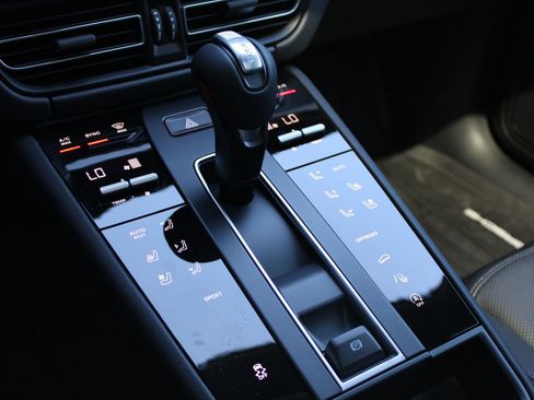 New 2025 Porsche Macan image 20