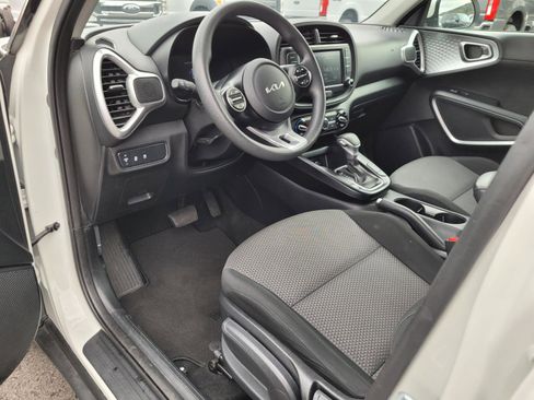 Used 2024 Kia Soul LX w/ Option Group 015 image 10