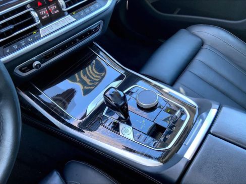 Used 2021 BMW X7 xDrive40i w/ Premium Package image 17