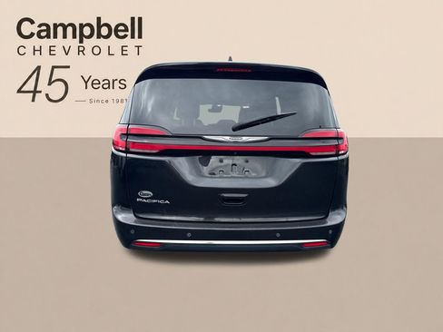 Used 2023 Chrysler Pacifica Touring-L FWD image 4