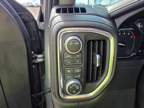Used 2020 GMC Sierra 1500 Elevation w/ Elevation Value Package AWD/4WD image 17