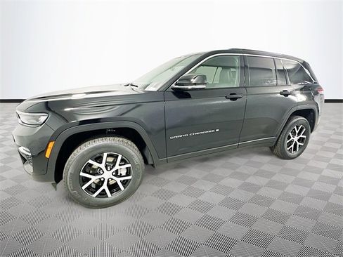 New 2025 Jeep Grand Cherokee Limited w/ Luxury Tech Group II image 23