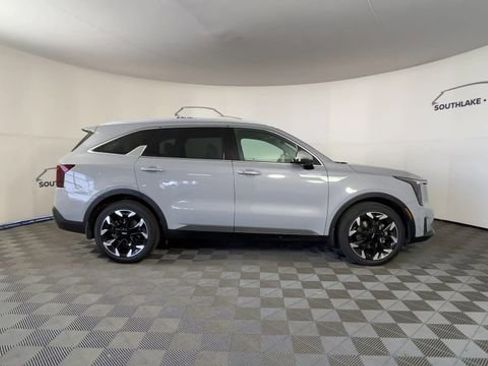 Certified 2025 Kia Sorento EX w/ Panoramic Sunroof Package FWD image 9