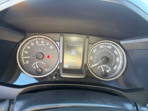 Used 2018 Toyota Tacoma TRD Off-Road image 11