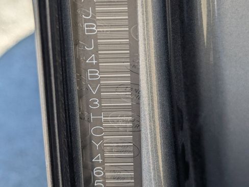 Used 2017 Jaguar XF Premium image 22