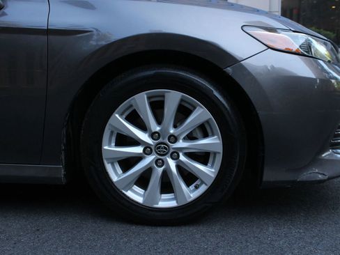 Used 2019 Toyota Camry LE FWD image 4