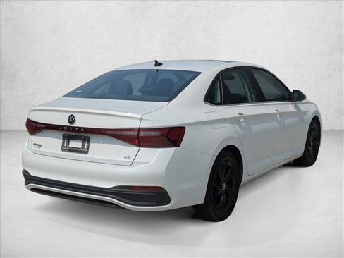 Used 2025 Volkswagen Jetta SE FWD image 5