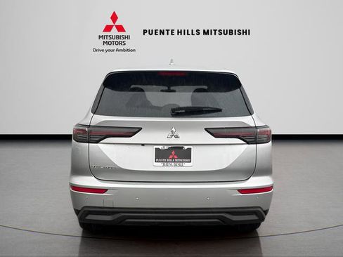 New 2026 Mitsubishi Outlander ES FWD image 6