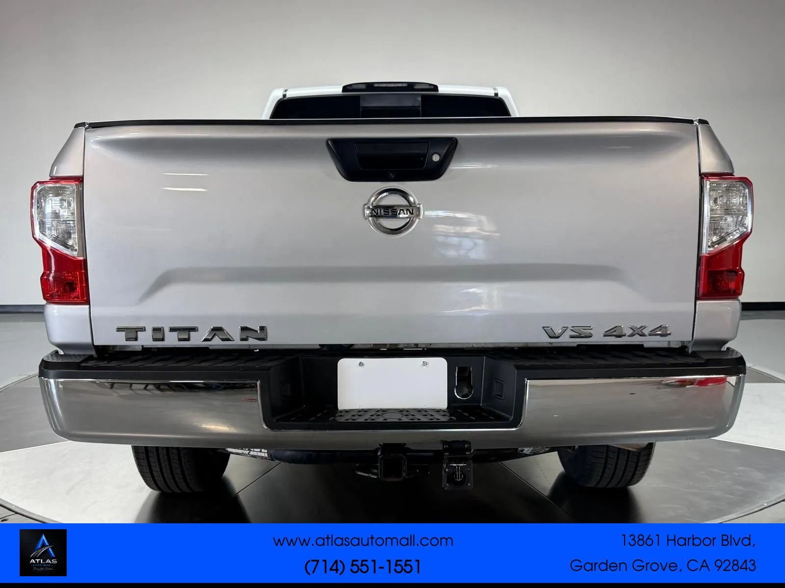 Used 2018 Nissan Titan SV AWD/4WD image 5