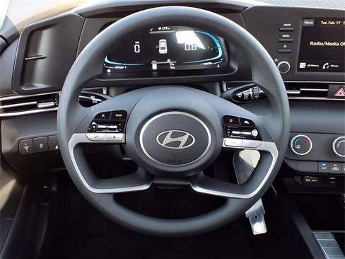 New 2026 Hyundai Elantra SE image 13
