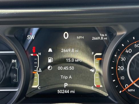 Used 2025 Jeep Wrangler Unlimited Sahara AWD/4WD image 12