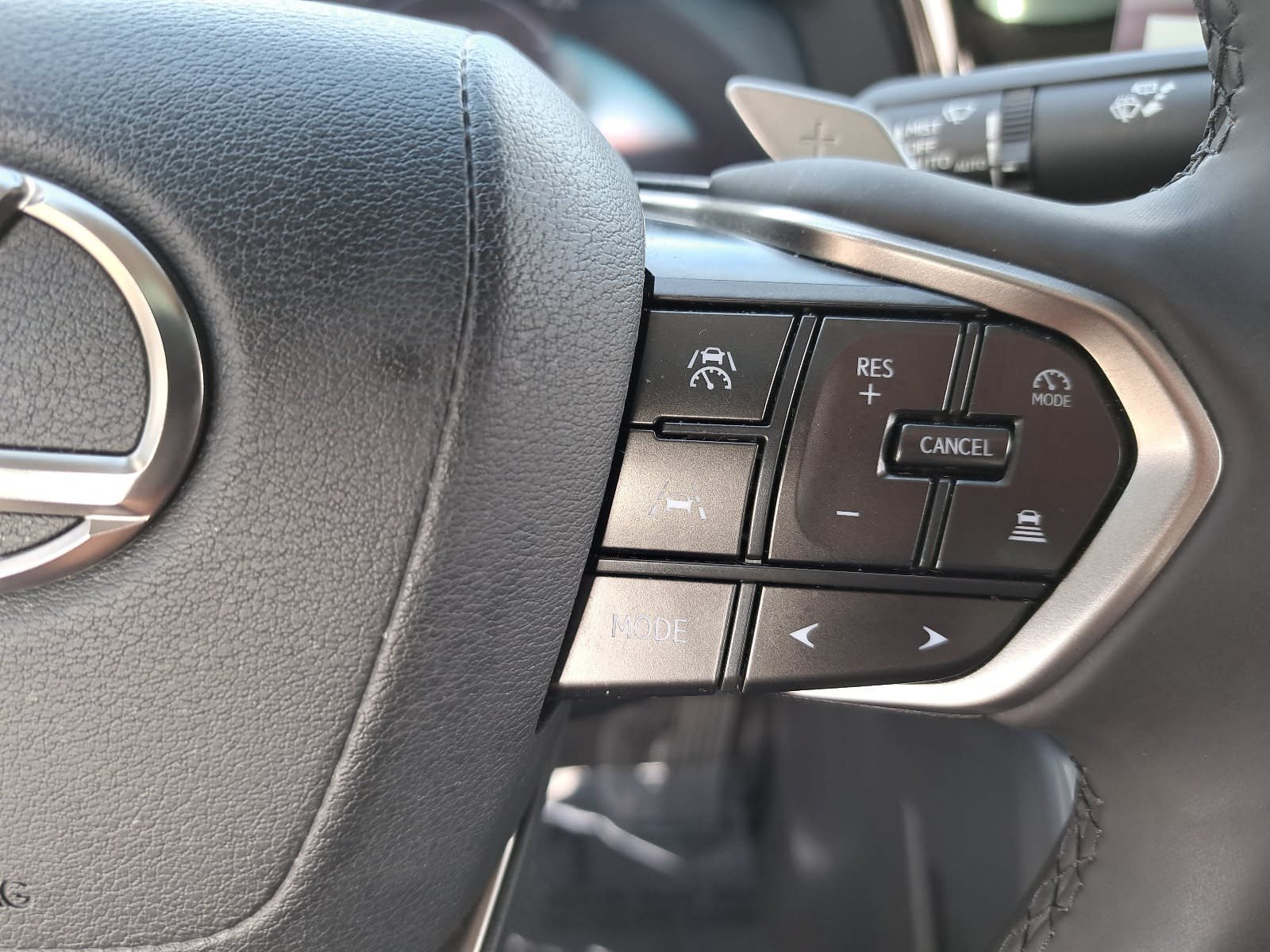 Used 2024 Lexus RZ 300e Premium w/ Accessory Package (Z1) FWD image 20
