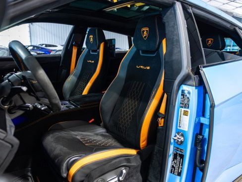 Used 2024 Lamborghini Urus Performante AWD/4WD image 36
