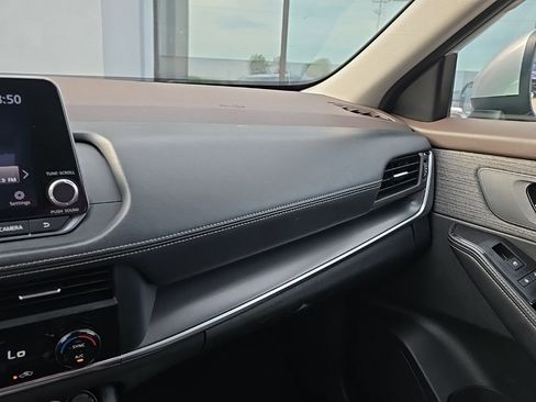 Used 2023 Nissan Rogue SV AWD/4WD image 23