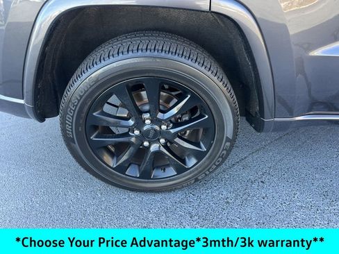 Certified 2017 Jeep Grand Cherokee Altitude image 11