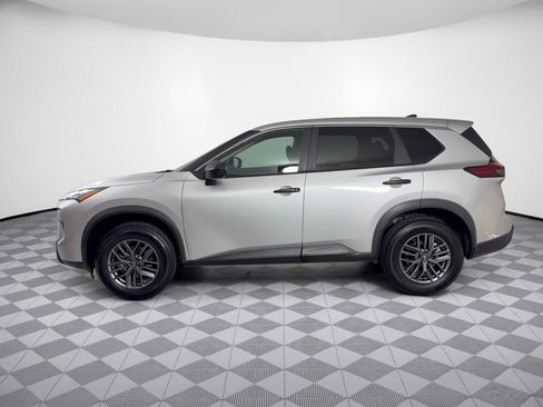 Used 2024 Nissan Rogue S FWD image 2