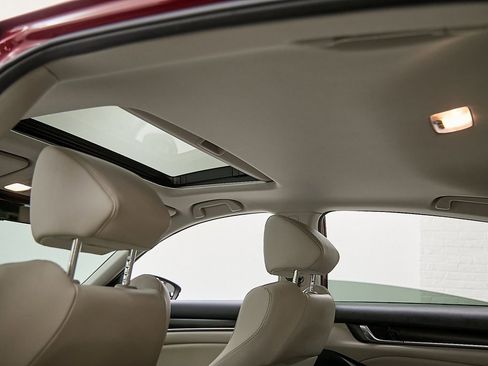 Used 2021 Honda Accord Touring image 25