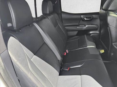 Certified 2019 Toyota Tacoma TRD Off-Road AWD/4WD image 19