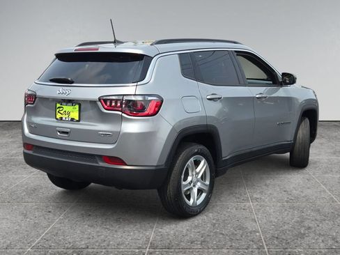 Used 2023 Jeep Compass Latitude w/ Convenience Group AWD/4WD image 13
