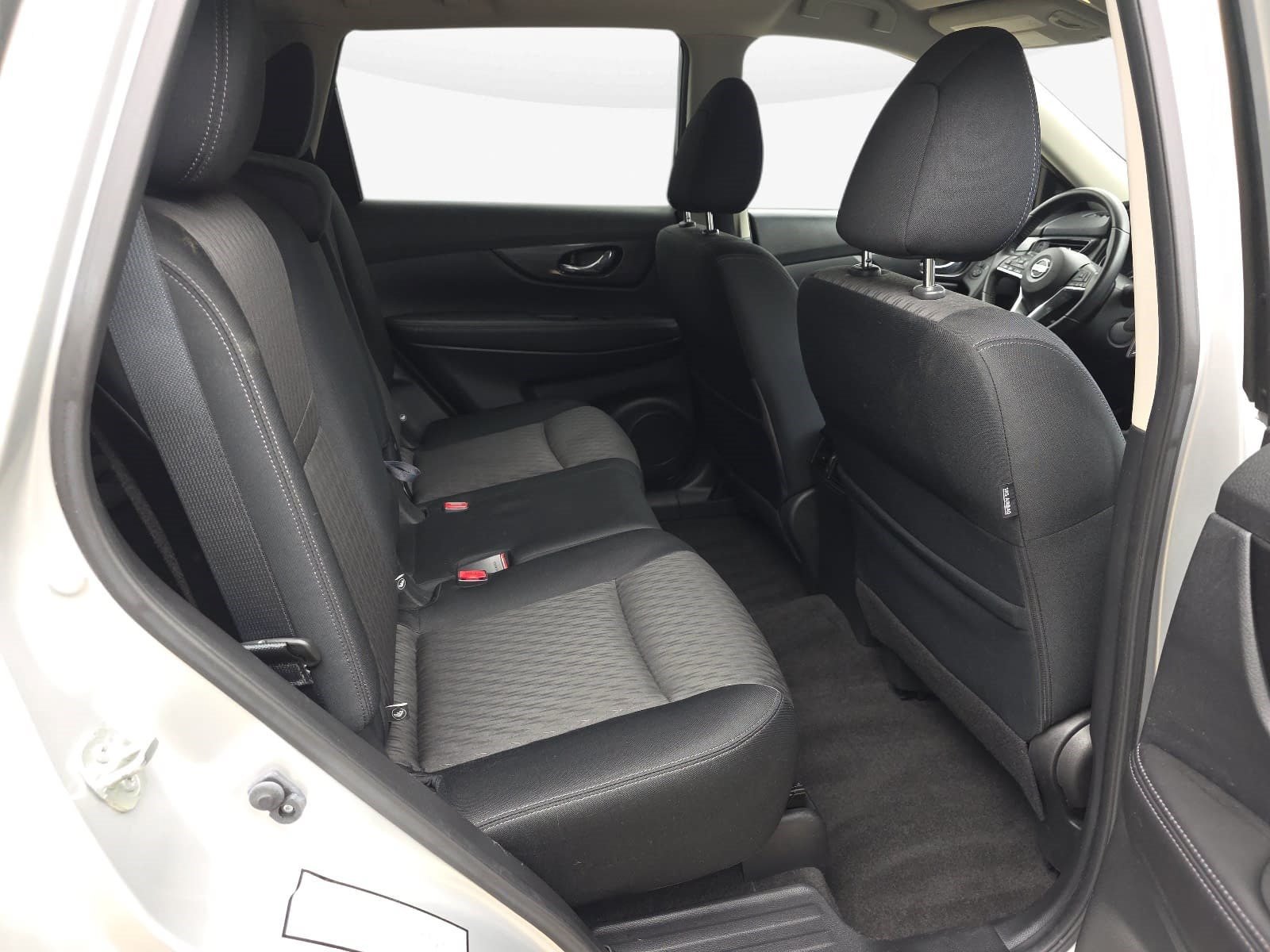 Used 2018 Nissan Rogue SV FWD image 33