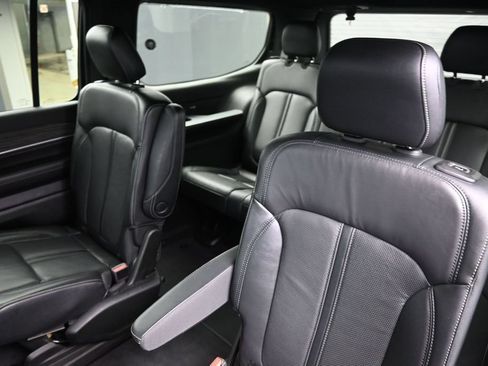 Used 2022 Jeep Wagoneer Series III w/ Flexible Seating Group AWD/4WD image 16