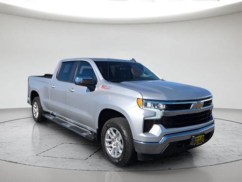 Used 2022 Chevrolet Silverado 1500 LT w/ Z71 Off-Road Package AWD/4WD image 3