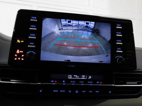 Used 2021 Toyota Sienna XLE image 49