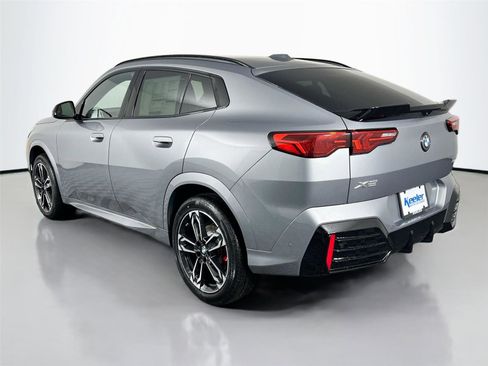 New 2026 BMW X2 xDrive28i w/ M Sport Package AWD/4WD image 4