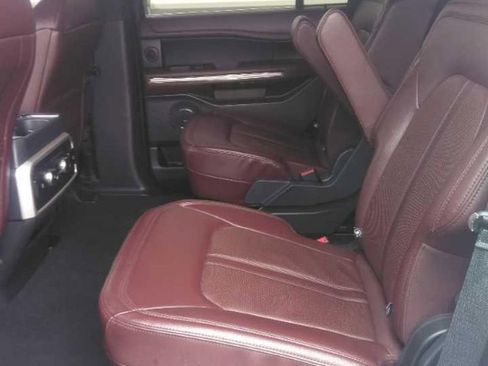 Used 2024 Ford Expedition Limited image 7