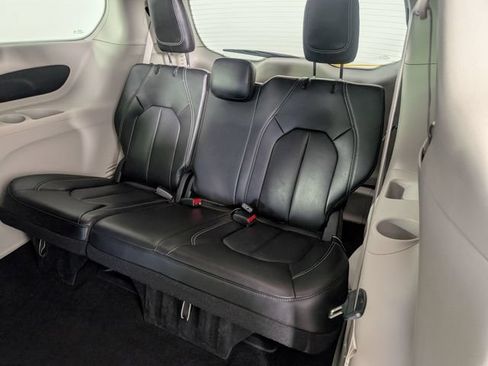 Used 2023 Chrysler Pacifica Touring-L FWD image 25
