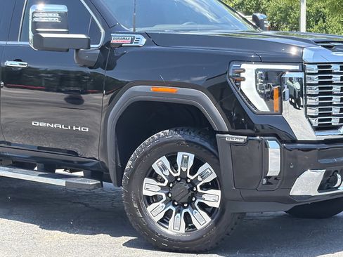 Used 2026 GMC Sierra 2500 Denali w/ Technology Package AWD/4WD image 3