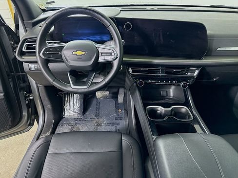 Used 2025 Chevrolet Traverse LT image 17