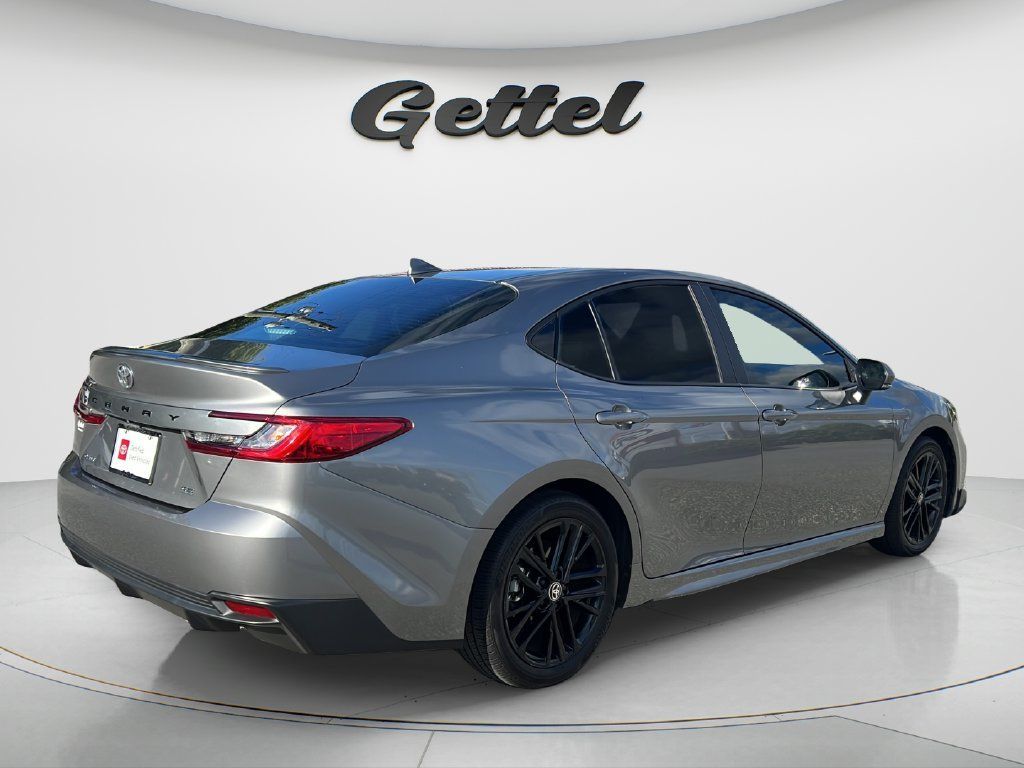 Used 2025 Toyota Camry SE FWD image 5
