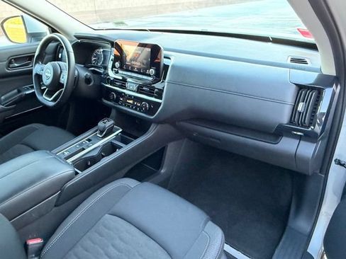 Used 2025 Nissan Pathfinder SV FWD image 14