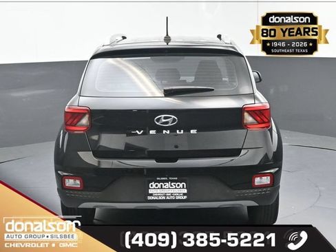 Used 2023 Hyundai Venue SEL w/ Cargo Package FWD image 4
