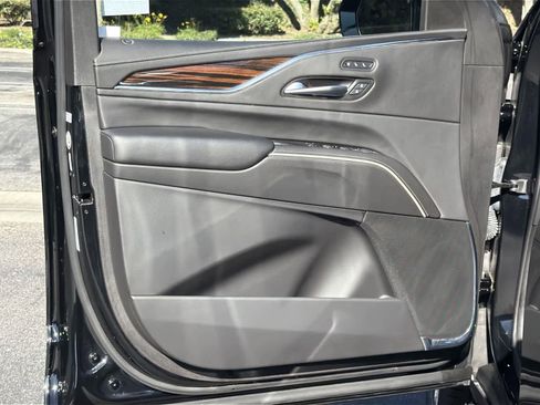 Used 2024 Cadillac Escalade Premium Luxury image 24