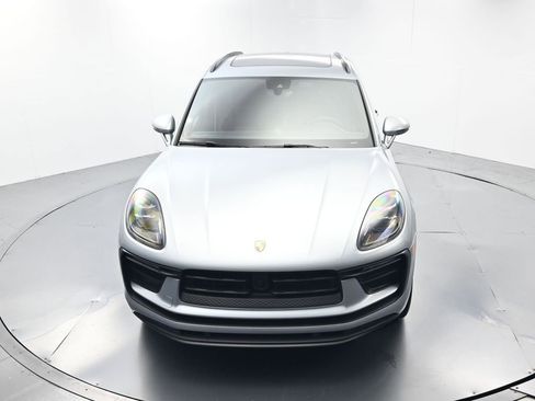 Certified 2025 Porsche Macan AWD/4WD image 44