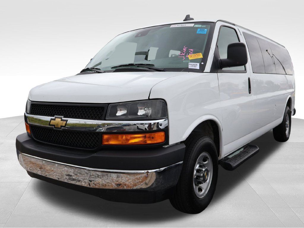 Used 2025 Chevrolet Express 3500 LT w/ LT Preferred Equipment Group RWD image 8