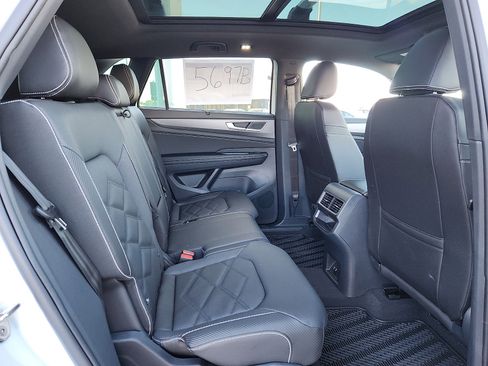 New 2026 Volkswagen Atlas Cross Sport SE image 14