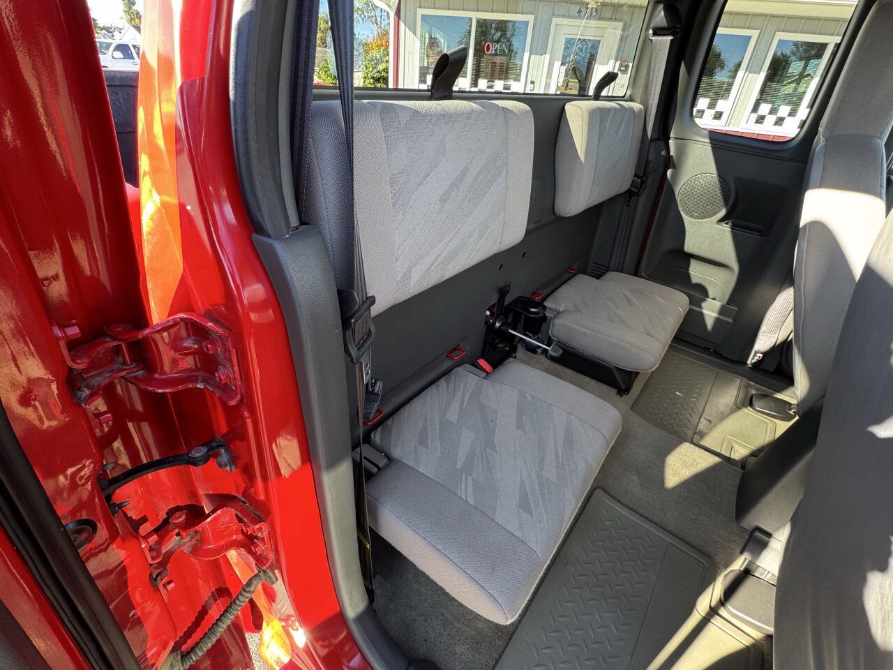 Used 2005 Chevrolet Colorado LS RWD image 34
