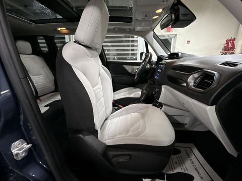 Used 2022 Jeep Renegade Latitude w/ Sun/Sound Group image 27