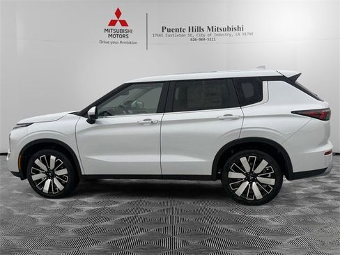 New 2026 Mitsubishi Outlander SE image 8