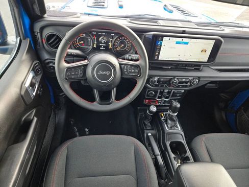 Used 2025 Jeep Wrangler Unlimited Rubicon AWD/4WD image 18