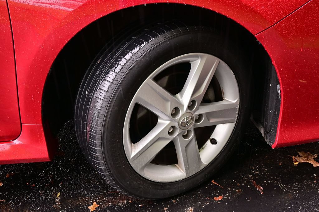 Used 2013 Toyota Camry SE FWD image 24