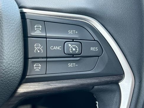 New 2025 Jeep Grand Cherokee Limited w/ Black Appearance Package AWD/4WD image 20