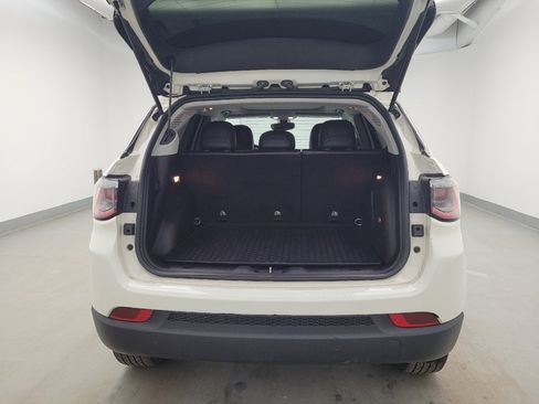 Used 2019 Jeep Compass Latitude w/ Popular Equipment Group AWD/4WD image 29