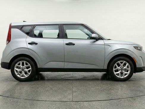 Used 2025 Kia Soul LX w/ LX Technology Package image 11