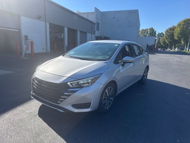 Used 2025 Nissan Versa SV FWD image 9